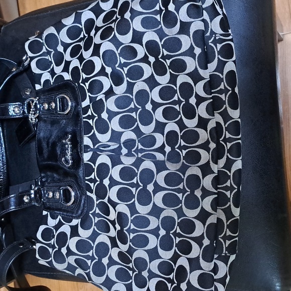 Euc Coach Ashley bag beautiful signature bag  F15510. 🌺Offers Welcome🌺 - Picture 3 of 8